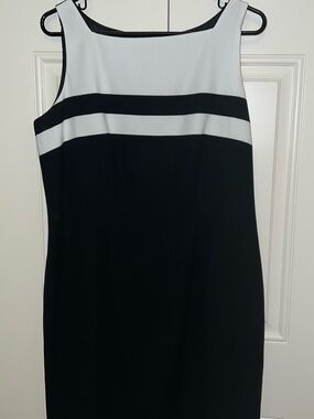 dressbarn Black and White Sleeveless Colorblock Sheath Dress